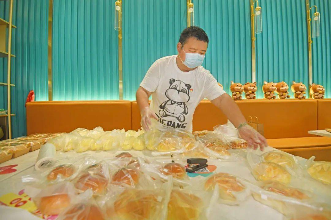 他，用爱为“鲸鱼”调频