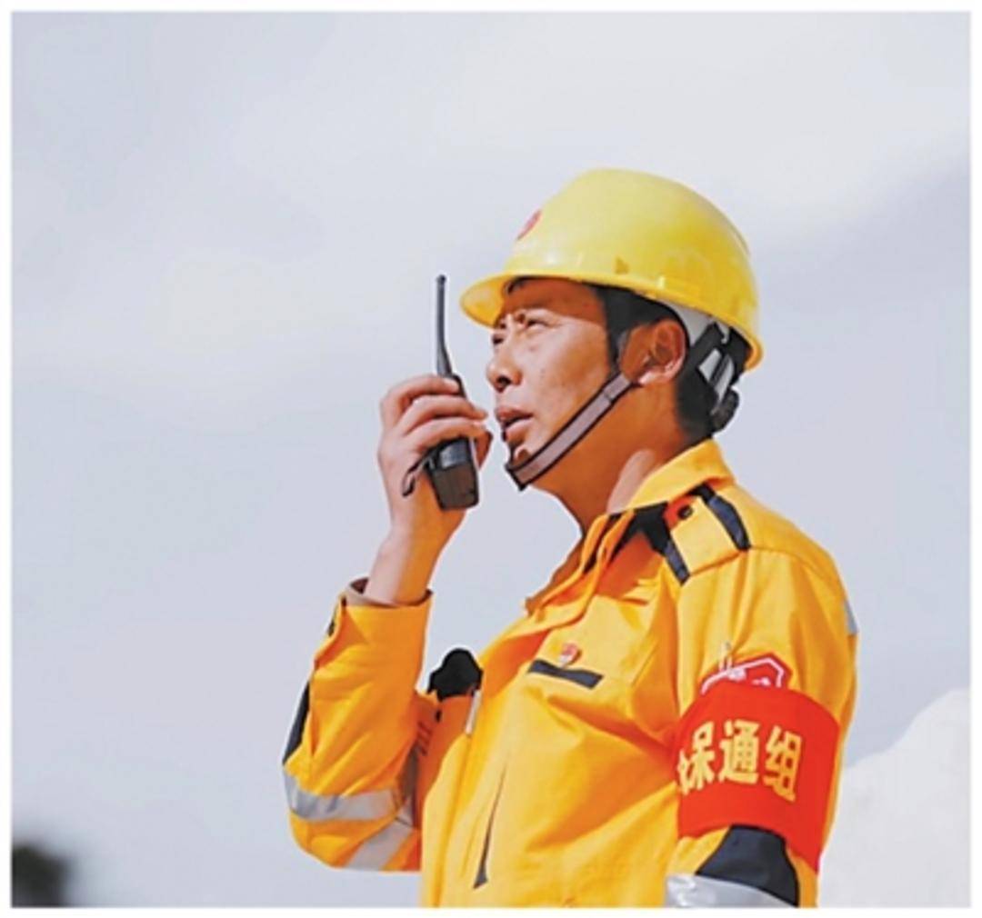 漫漫奋斗足迹，镌刻“两路”精神——两代护路人的对话（产经观察）