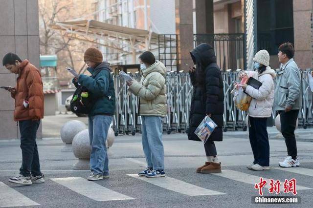 2026年国考报名截止，热门岗位超六千人争一岗