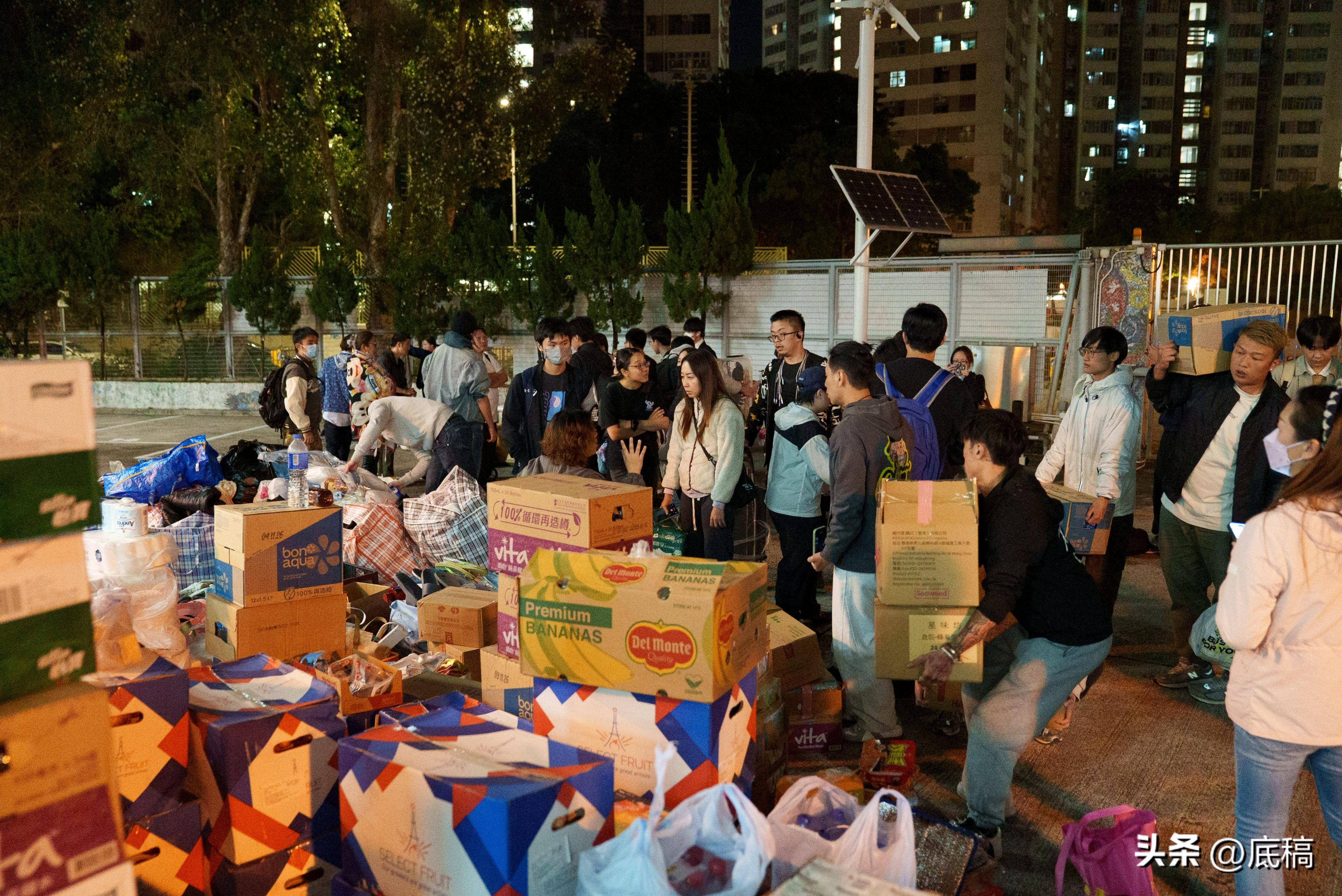 香港宏福苑大火中的一夜:“眼睁睁看着整栋楼被烧”,有住户称母亲仍失联