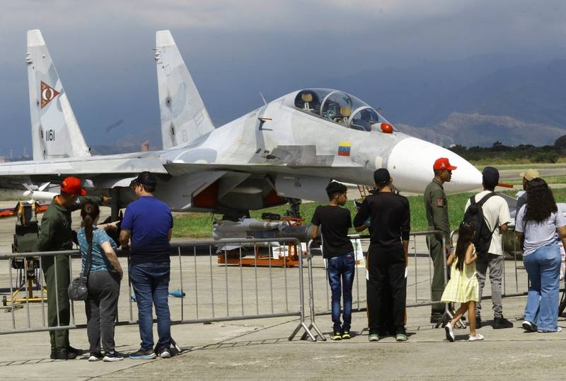 “马杜罗同意交出政治权力但保留军权，遭拒”