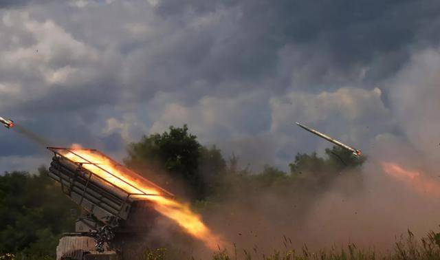 乌克兰拒绝“割地”，特朗普计划开一个新条件换普京停火