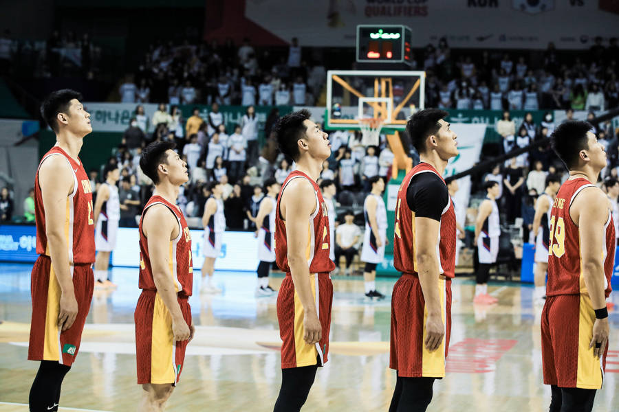 打出“历史级别的惨案”，世界杯预赛前景不容乐观，中国男篮究竟怎么了？