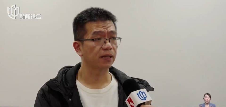 太夸张！上海人比比谁家楼下井盖多！有人家门口100个，“走路难！到处都像贴膏药”...