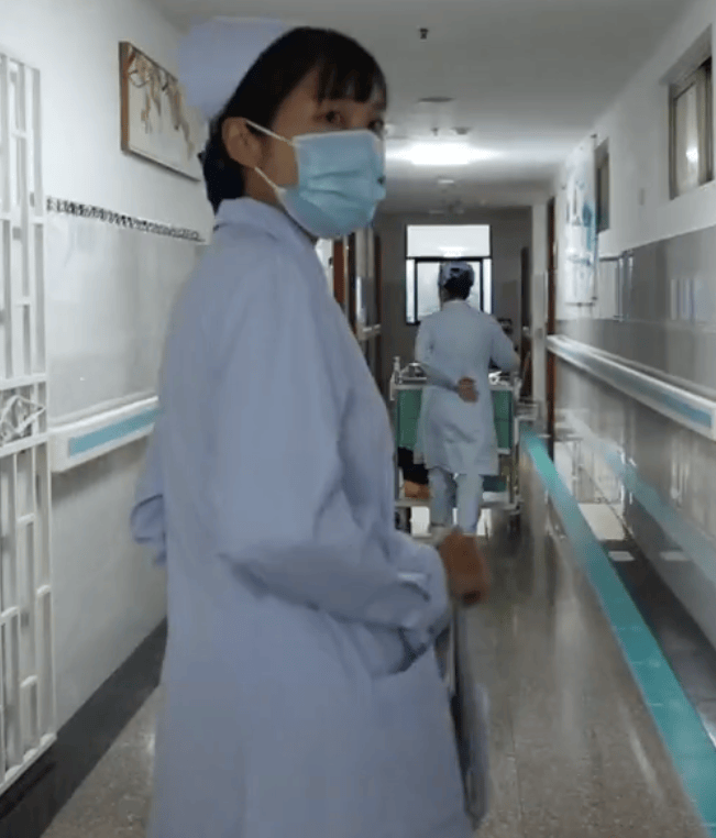 张水华辞职后携老公直播秀恩爱,称白岩松是自己恩人