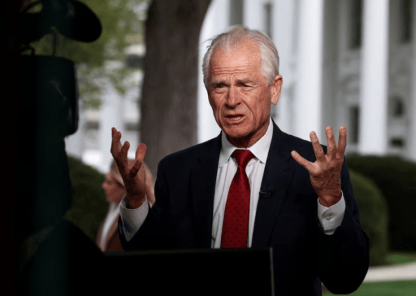 纳瓦罗吹上了：这不是对华软弱，是下一盘大棋